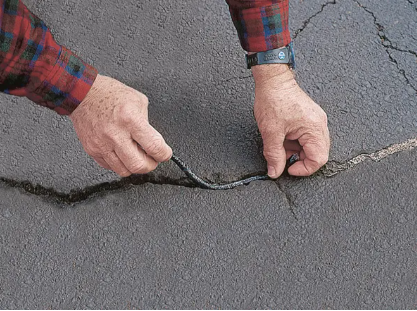 Pli-Stix Permanent Asphalt Crack Filler