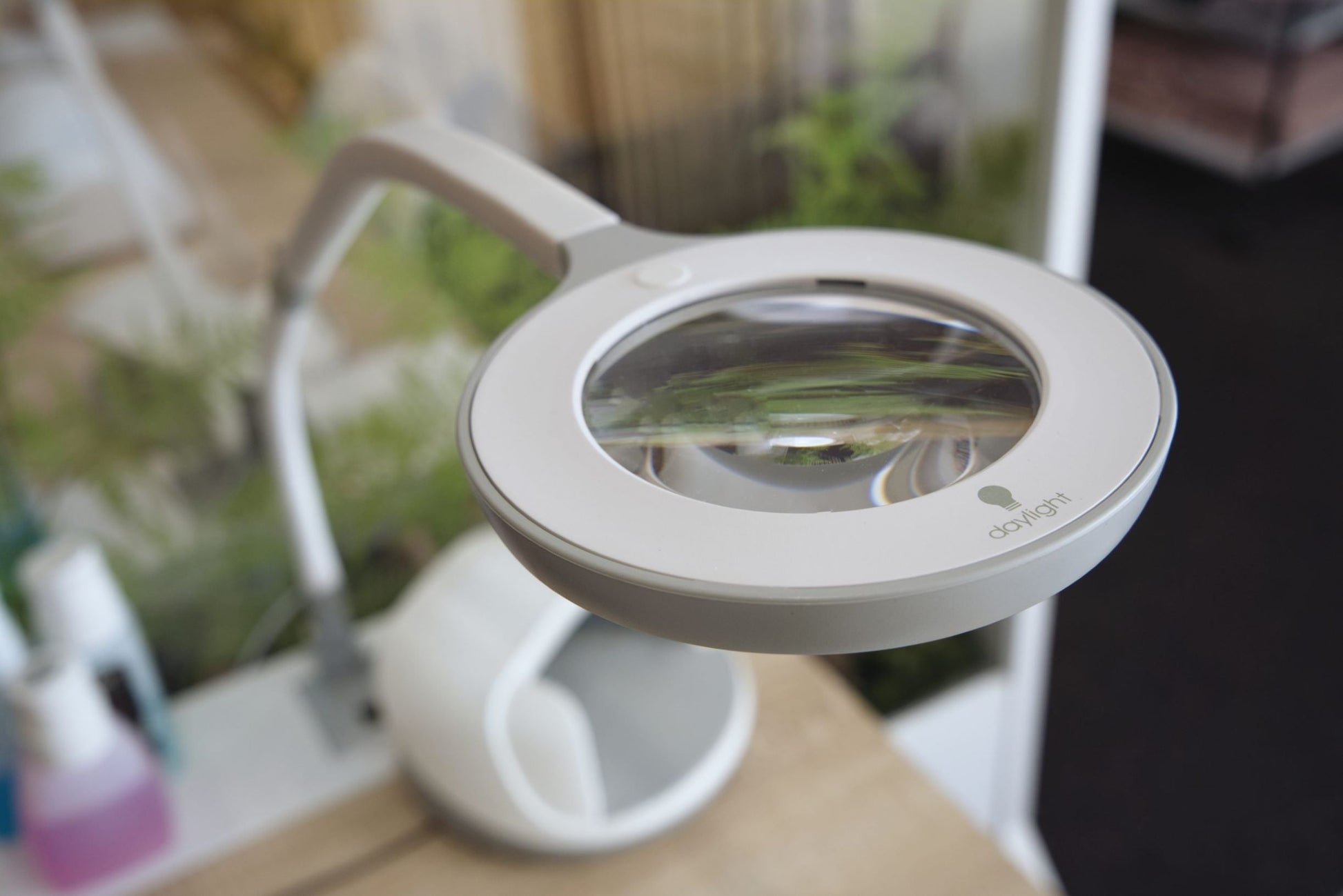 Nail Desk with Omega 3.5 Magnifier Light (Up close)